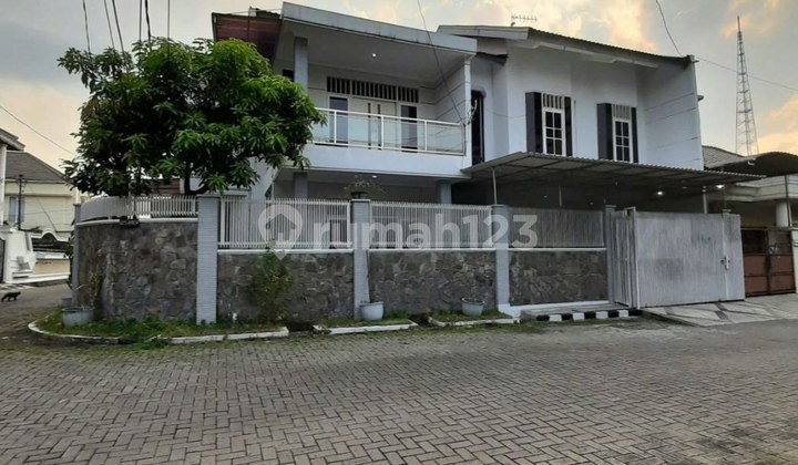 Rumah 2 Lantai Hook Simpang Darmo Permai Selatan Surabaya Barat