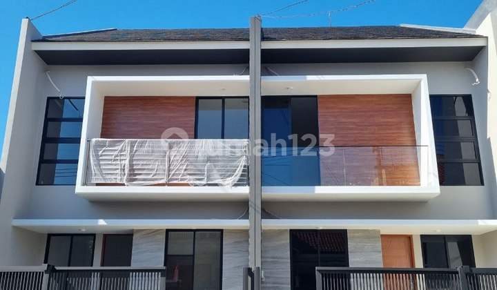 Rumah Baru Gress 2 Lantai Manyar Tirtoyoso Surabaya SHM