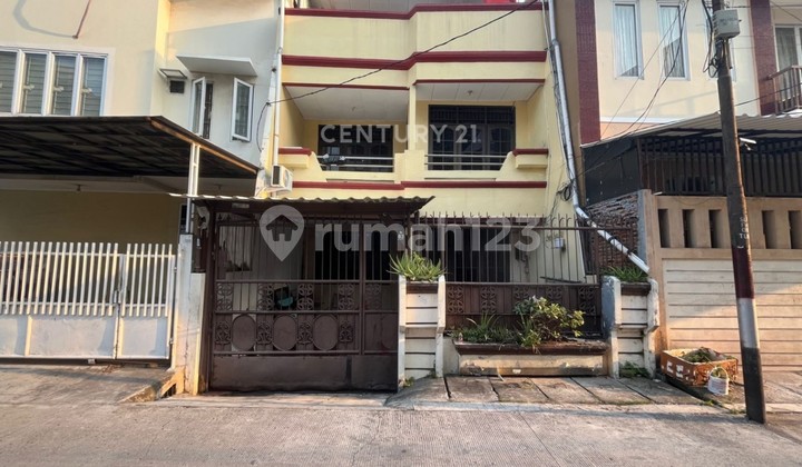 Rumah 3 Lantai Di Jelambar Rapi Murah Jakarta Barat 2
