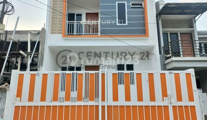 Dijual Rumah 2 Lantai Bagus Siap Huni Di Perumahan Taman Ratu