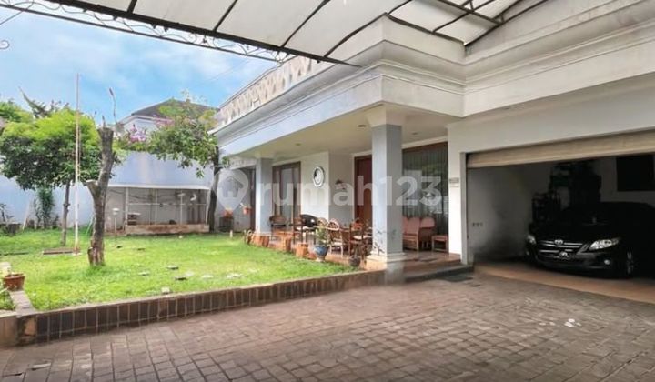 Radio Dalam Garden House, Kebayoran Baru 2