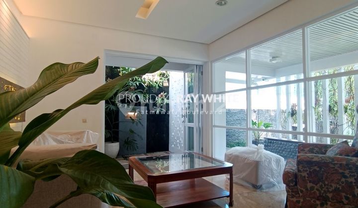 2-Story House for Rent Near Park in Pondok Indah 2-Story House for Rent Near Park in Pondok Indah