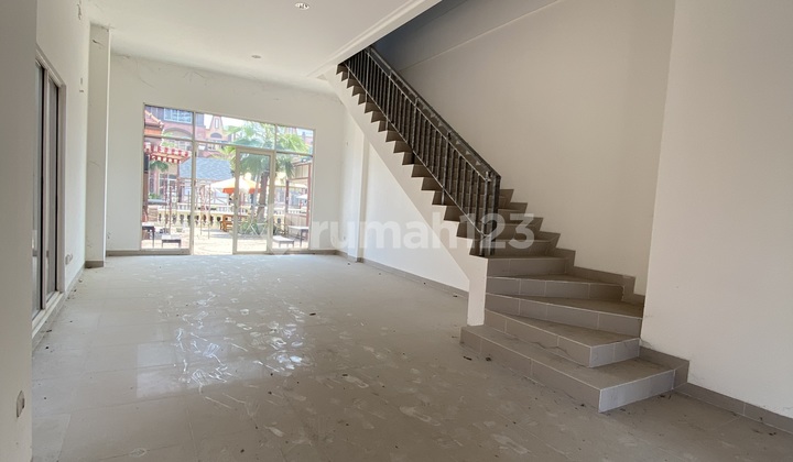 DIJUAL Ruko Belanda PIK 2 La Riviera HOEK Lokasi Strategis uk. 4.5x12m2 Kosongan Hadap Danau + Taman (TINGGAL PAKAI !!)