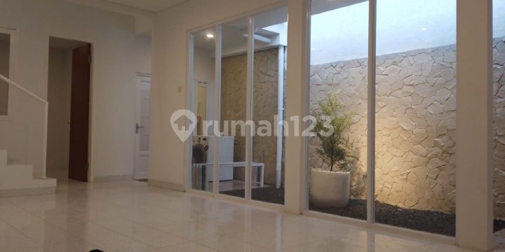 Beautiful New House in the City Center at Turangga, Near Buah Batu TSM