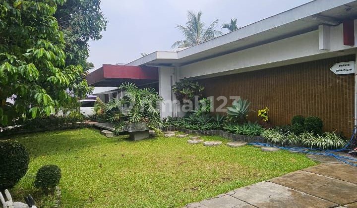 rumah  nyaman area gegerkalong hillir bahan bangunan premium taman luas