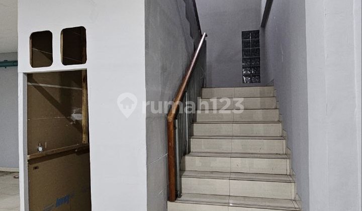 For Rent: 2.5-Storey Shop House in the Center of Lembang, Bandung Aan 2