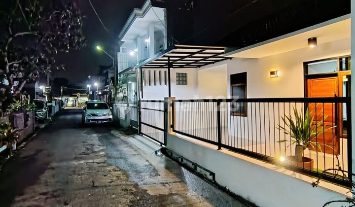 Dijual Rumah di Komplek Santosa Asih Cipamokolan Bandung Yan