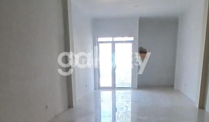 STRATEGIC SHOPHOUSE IN THE CITY CENTER ON TUKAD PAKERISAN, PANJER, DENPASAR, BALI 2