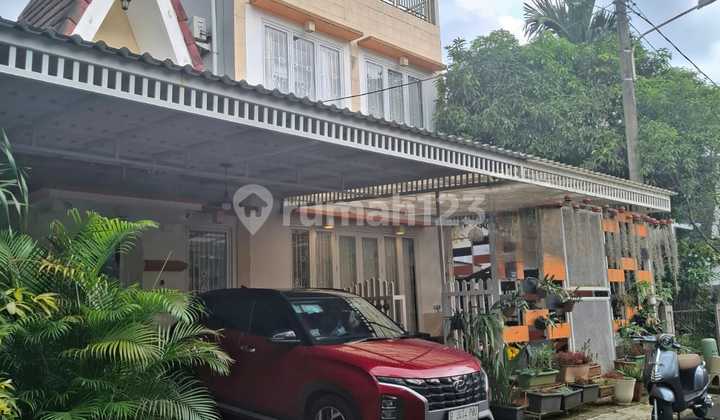 Rumah Modern 3 Lantai dengan Rooftops Siap Huni