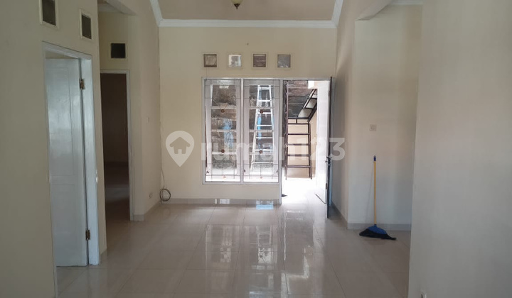 For rent: 1-story ready-to-occupy house in Puri Surya Jaya For rent: 1-story ready-to-occupy house in Puri Surya Jaya