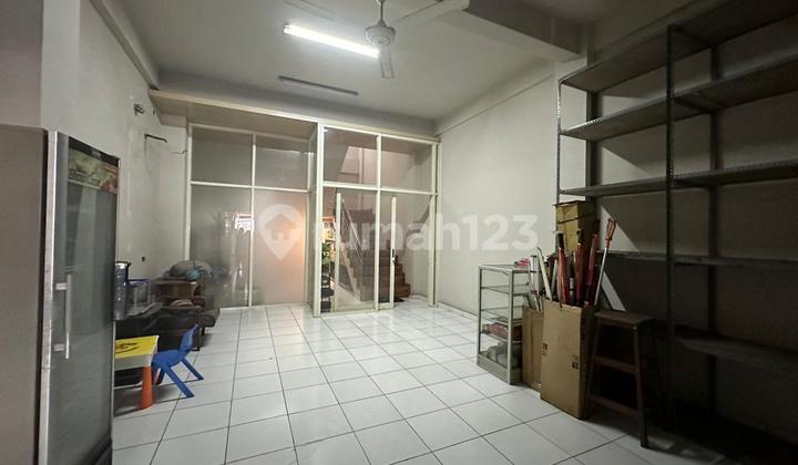 For sale 2 attached shophouses in Petemon suitable for all businesses.