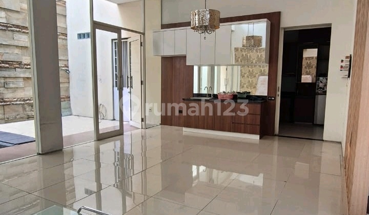 Beautiful Citra Garden 2-story semi-furnished house