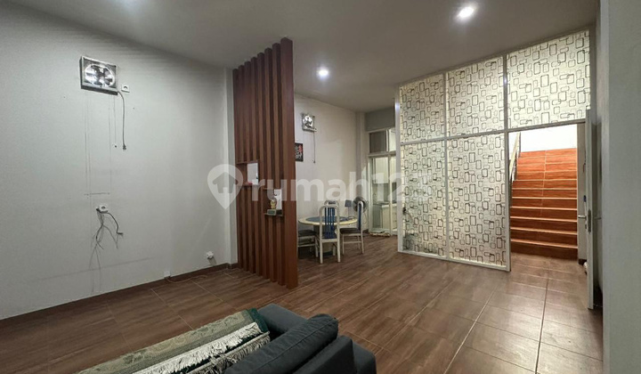 For sale 2 attached shophouses in Petemon suitable for all businesses. 2