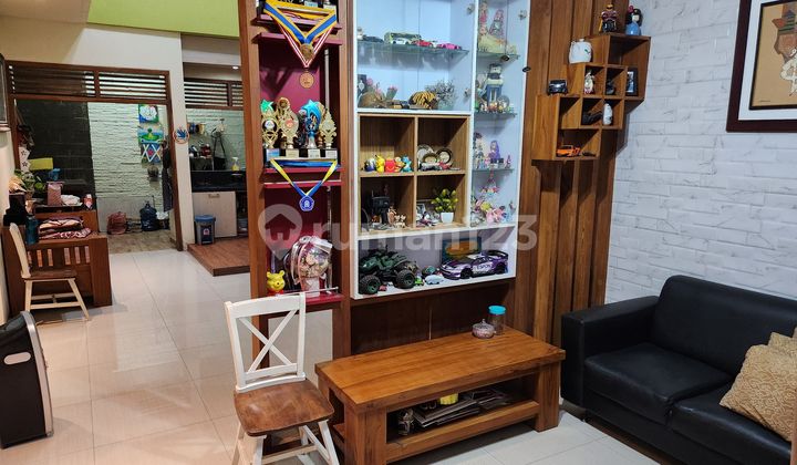 Dijual Rumah 2 Lantai Beserta Perabotan Puri Surya Jaya