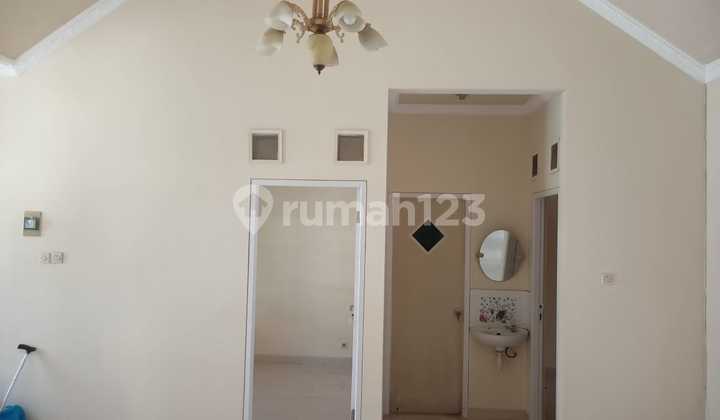 For rent: 1-story ready-to-occupy house in Puri Surya Jaya For rent: 1-story ready-to-occupy house in Puri Surya Jaya