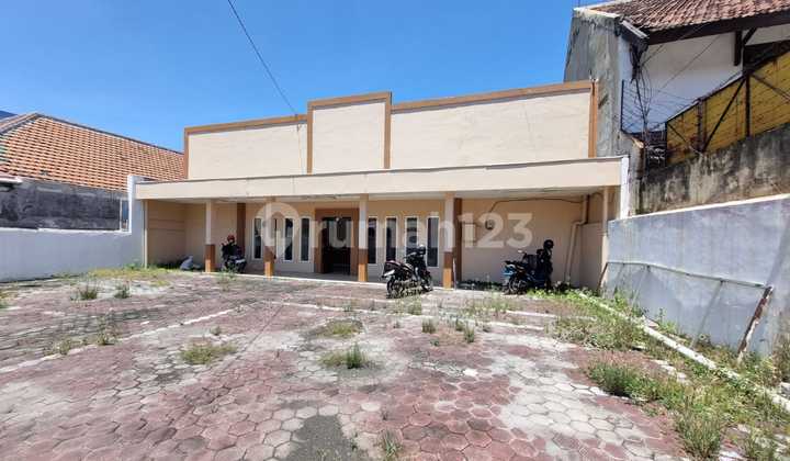 Disewakan Rumah luas tengah kota cocok untuk usaha Disewakan Rumah luas tengah kota cocok untuk usaha