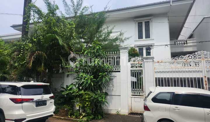 Luxury 2-Story House at Jl. Mas Murni Block D No.16, North Grogol, Kebayoran Lama, South Jakarta City, DKI Jakarta, Indonesia, 12210, Kebayoran Lama. The house requires minimal renovation. Freehold Title (SHM). Luxury 2-Story House at Jl. Mas Murni Block D No.16, North Grogol, Kebayoran Lama, South Jakarta City, DKI Jakarta, Indonesia, 12210, Kebayoran Lama. The house requires minimal renovation. Freehold Title (SHM).