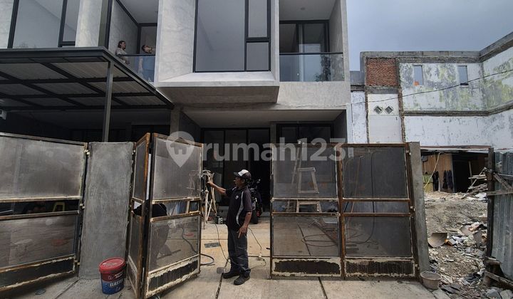 Rumah 2 Lantai Murah di Jl. Nangka 7 Type Modern dan Minimalis di Jakarta Barat Rumah 2 Lantai Murah di Jl. Nangka 7 Type Modern dan Minimalis di Jakarta Barat