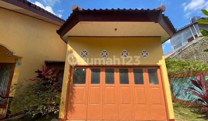 Ready-to-live house in a strategic location, close to educational facilities, etc. in Kp Pabuaran, Bekasi. 2