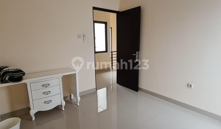 Rumah Minimalis Lingkungan Asri di Cinere Siap Huni 2