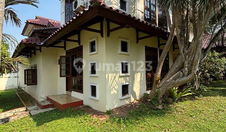Vintage Hook House For Sale Ready to Occupy in Cinere