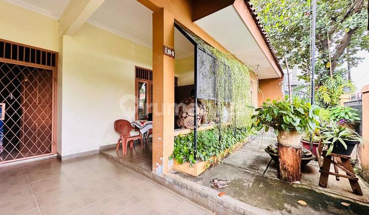 A Serene and Comfortable House in Cinere Located in a Favorite Housing Complex