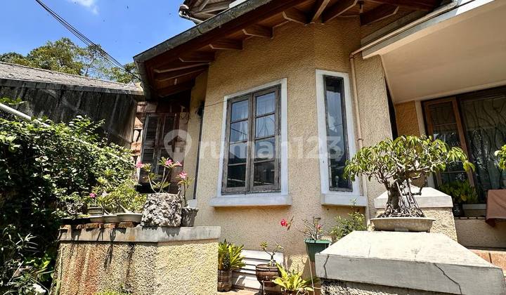 Dijual Rumah 2 Lantai Luas Bergaya Klasik Dekat Lebak Bulus 2