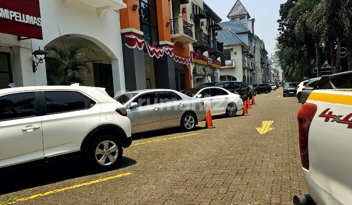 3.5-Story Strategic Shop House for Sale in Pondok Indah Area 3.5-Story Strategic Shop House for Sale in Pondok Indah Area