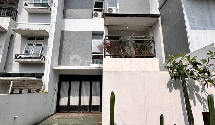 Rumah Minimalis 2 Lantai Lokasi Strategis di Cinere 1