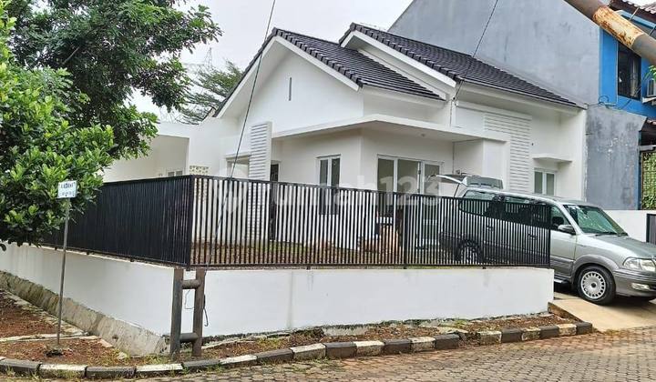 Strategic House in Cinere, Hook Position Near Krukut Toll Gate Strategic House in Cinere, Hook Position Near Krukut Toll Gate