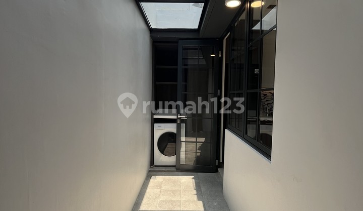 Modern Concept House with Spacious Design at Affordable Prices, 5 Minutes to BSD Toll Road 2