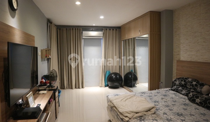 Dijual Cepat Property Investasi Rumah + Kost Strategis Di Kemang 2