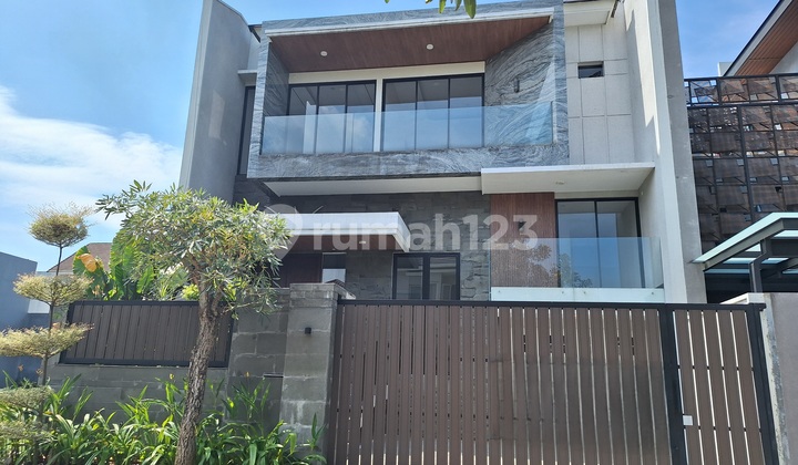 Citraland Woodland 2.5 Lantai Split Level Semua Kamar Mandi Dalam Citraland Woodland 2.5 Lantai Split Level Semua Kamar Mandi Dalam