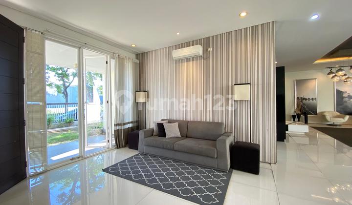 Rumah Mainroad Royal Residence Surabaya Jalan Boulevard 4 Mobil 2