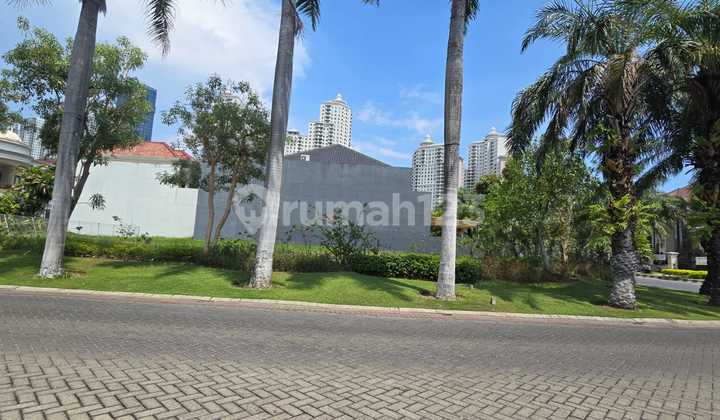 Tanah Kavling Pakuwon Indah Mainroad Jalan Double Way Dekat Vbr1