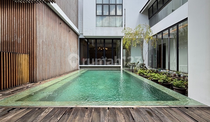 Rumah Cantik 2 Lantai di Kebayoran Baru Jakarta Selatan