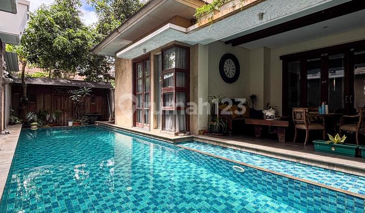 Rumah hook 2 lantai di Pondok Pinang, Jakarta Selatan.