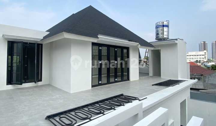 Brand New House 4 Lantai, Mezanine dan Rooftop di Kebayoran Baru