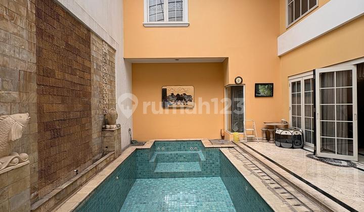 Rumah Hook 2 Lantai di Mega Kuningan, Jakarta Selatan. Rumah Hook 2 Lantai di Mega Kuningan, Jakarta Selatan.