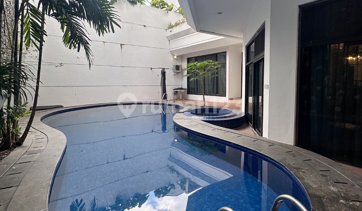 Rumah Bagus di Mega Kuningan, Jakarta Selatan