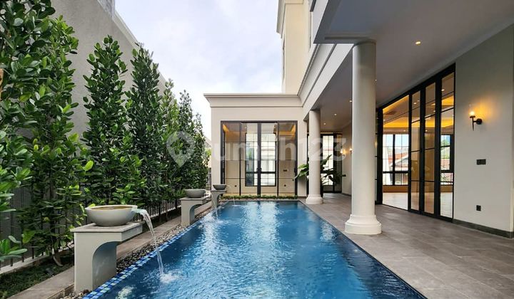 Rumah 4 lantai di Kebayoran Baru, Jakarta Selatan.