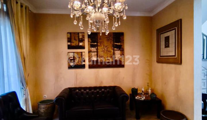 Rumah 2 Lantai di Kebayoran Lama, Jakarta Selatan. 2