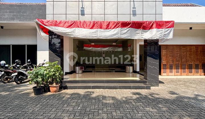 Gedung Terawat dan Siap Pakai Berlokasi Strategis di Tebet