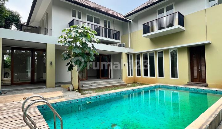 Rumah 2 Lantai Siap Huni di Kemang, Jakarta Selatan Rumah 2 Lantai Siap Huni di Kemang, Jakarta Selatan