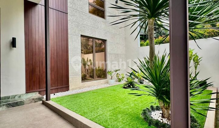 Rumah cantik 3 lantai Cilandak, Jakarta Selatan Rumah cantik 3 lantai Cilandak, Jakarta Selatan