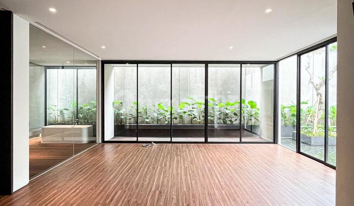 Hunian Eksklusif 2 Lantai Siap Huni di Kemang 2