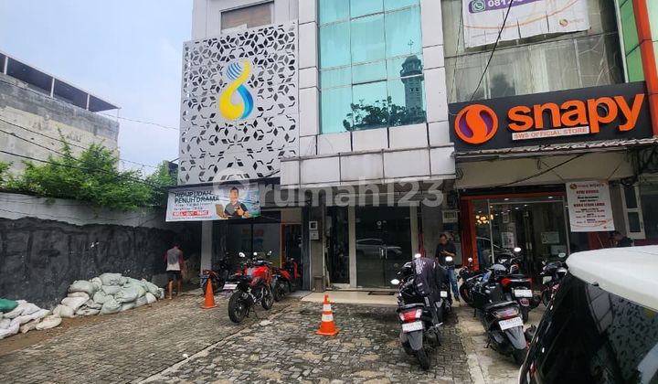 Ruko Strategis 4 1/2 Lantai Siap Huni di Kebayoran Baru