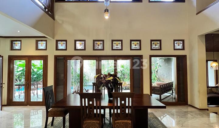 rumah 2 lantai di Komplek Pondok Indah, Jakarta Selatan.