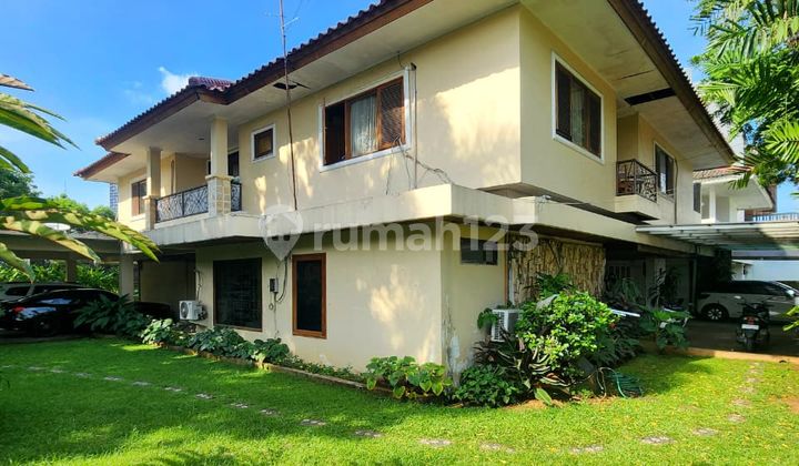 Rumah Hook 2 Lantai Hitung Tanah di Kebayoran Baru