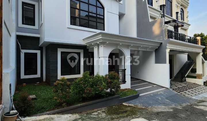 Rumah 3 Lantai Bergaya Townhouse di Cipete. 2